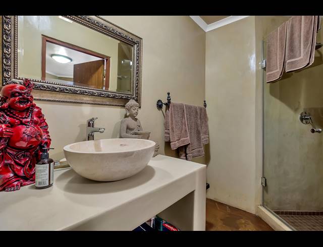 1,100M² GUESTHOUSE FOR SALE IN FERNDALE